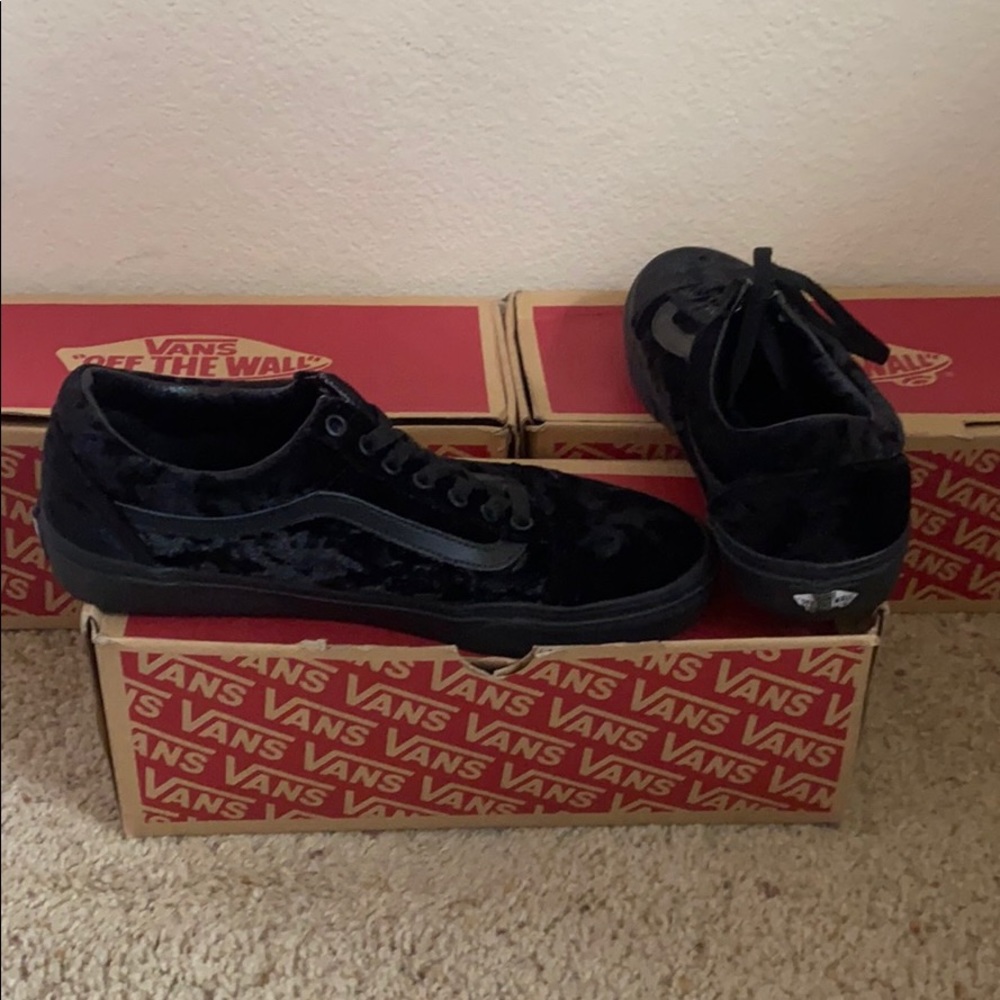 Black Velvet Low Top Vans